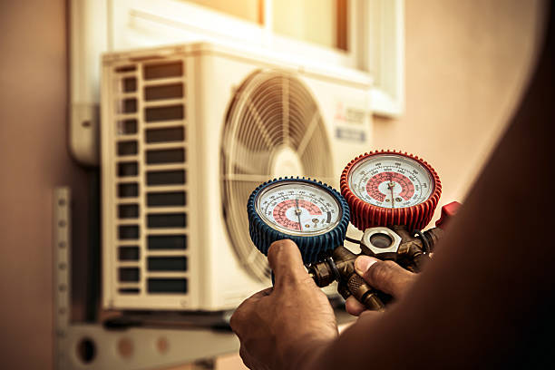 Professional Hvac Installation technician working in Bardwell, TX